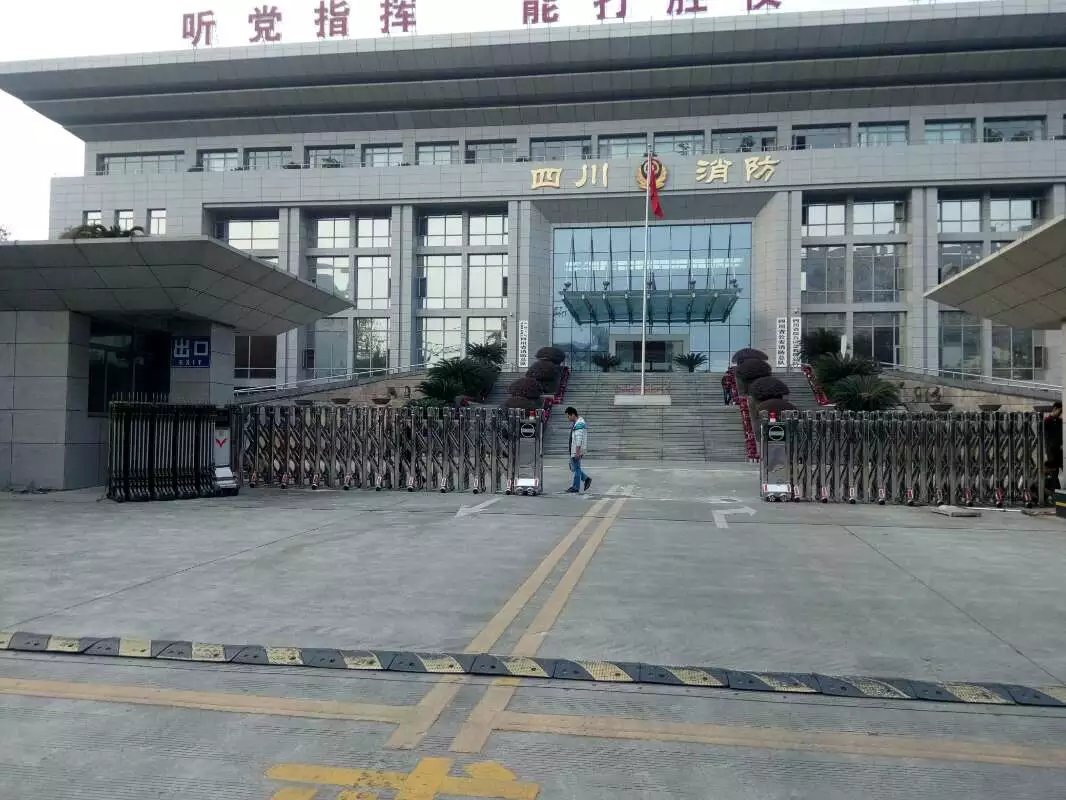 九江九江四川消防总队伸缩门